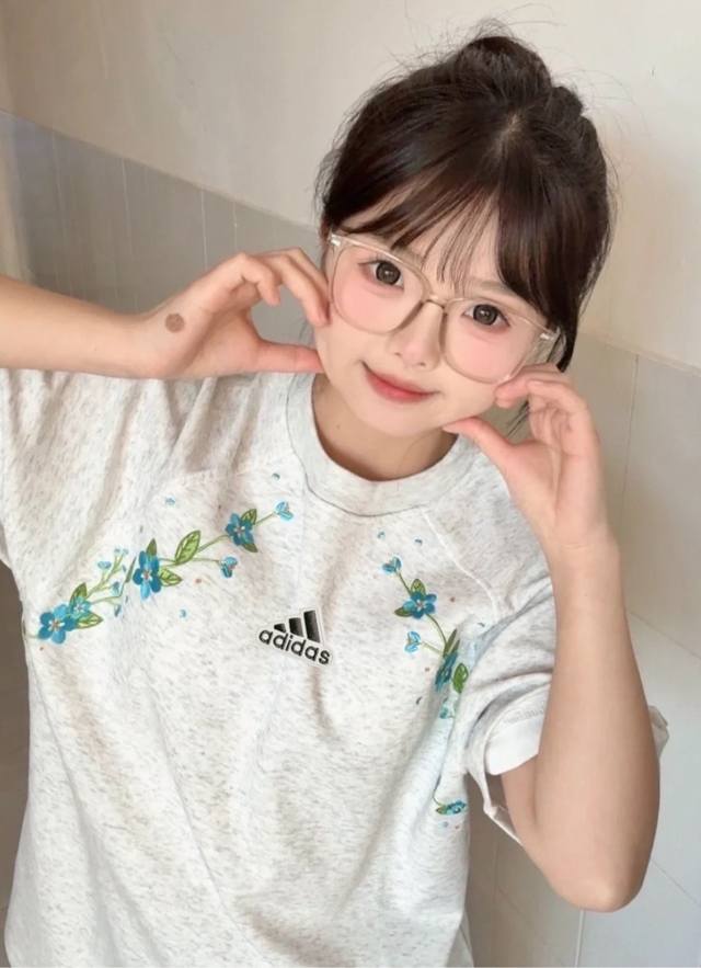 Adidas Adidas High Street Chinese blue flower short-sleeved couple style short-s