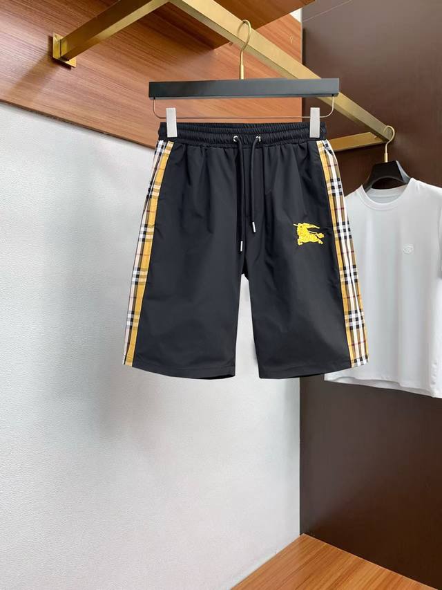 BURBERRY Summer Logo Knitted Sports Casual Shorts Os version cut creates an extr