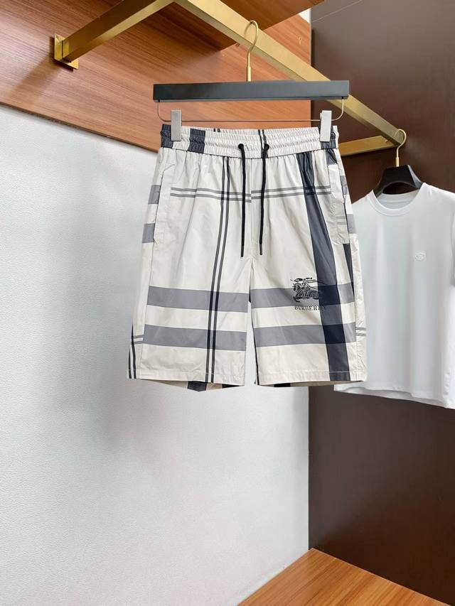BURBERRY Summer Logo Knitted Sports Casual Shorts Os version cut creates an extr