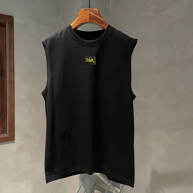 Dior's new summer sleeveless vest is now online! The iconic brand embroidered lo