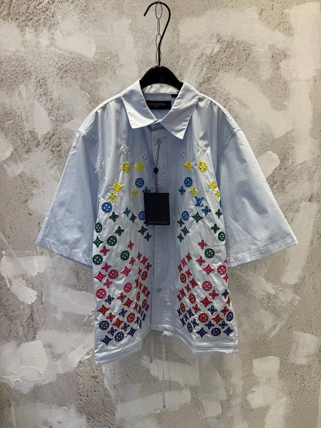 Lv Floral monogram color gradient hollow embroidery short-sleeved shirt This sho