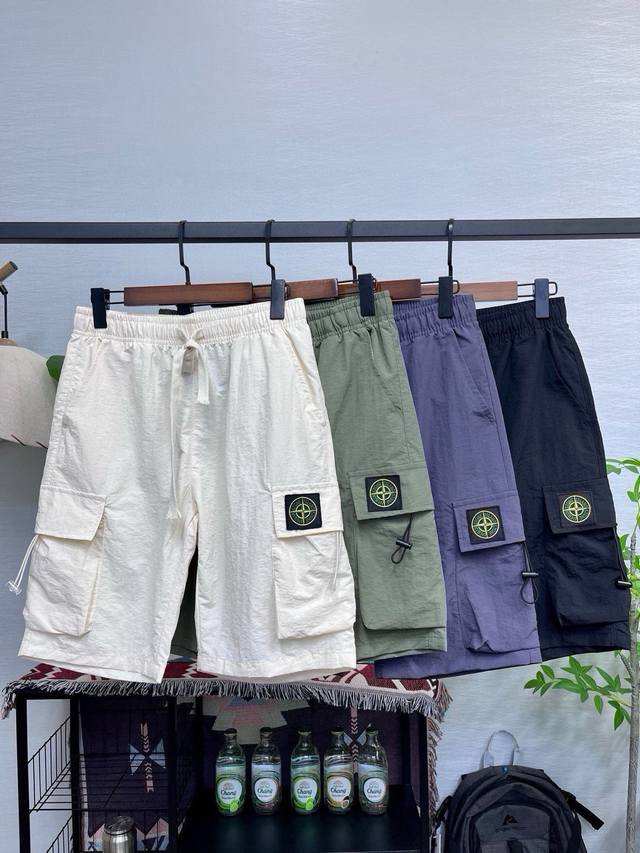 Stone Island Big Pocket Shorts Stone Island classic embroidered cloth label big