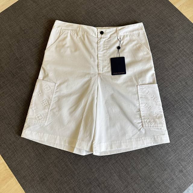 Lois Vitn Louis 2025 spring and summer new style pocket embossed old flower shor