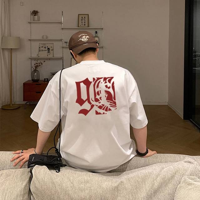 Stone Island 25Ss new printed short-sleeved couple T-shirts are fashionable DDD.
