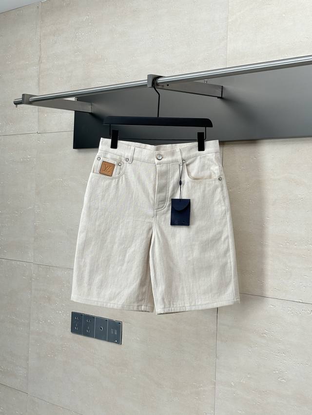 Lv* Louis 25 new denim patch letter denim shorts The loose buttoned silhouette e