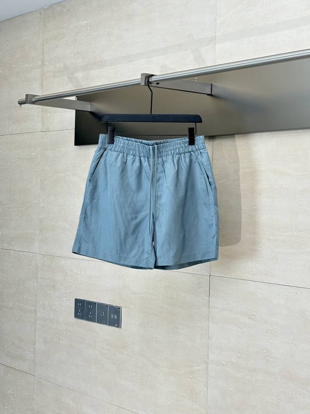 Lv* Louis 25Ss new solid color beach shorts This beach shorts is made of technol