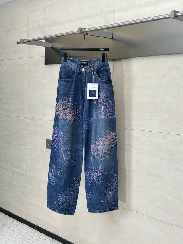Chane* Chanel 25 new feather rhinestone rubbed color wide-leg jeans Made of impo