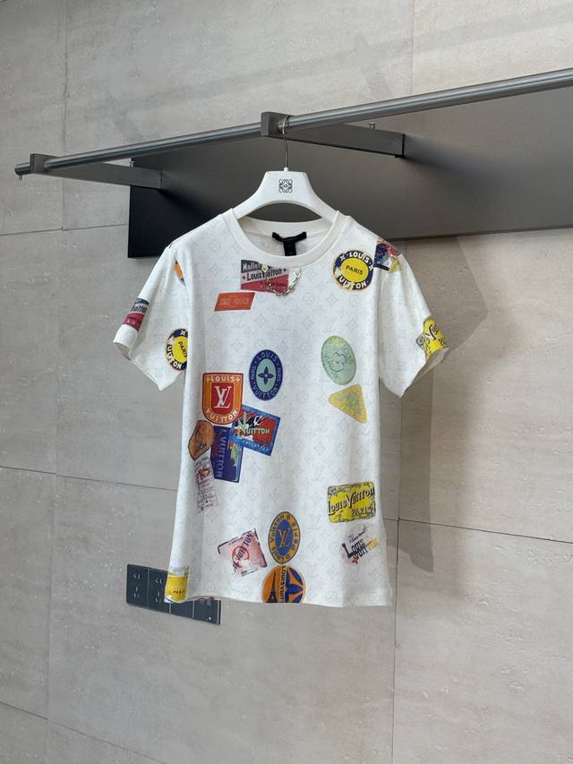 Lv Louis 25Ss spring and summer new print badge chain short-sleeved T-shirt for