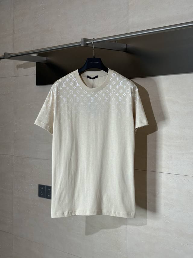 Lv Louis 25Fw Apricot Gradient Print Short Sleeve T-shirt The perfect fusion of