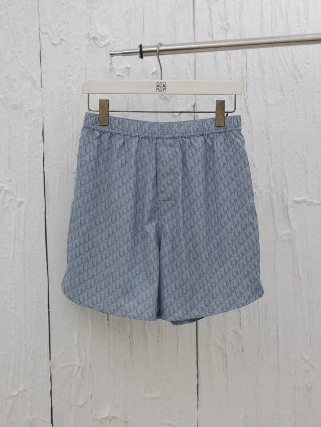Dio* Dior Obliaue shorts in silk and cotton blended jacquard fabric This piece f