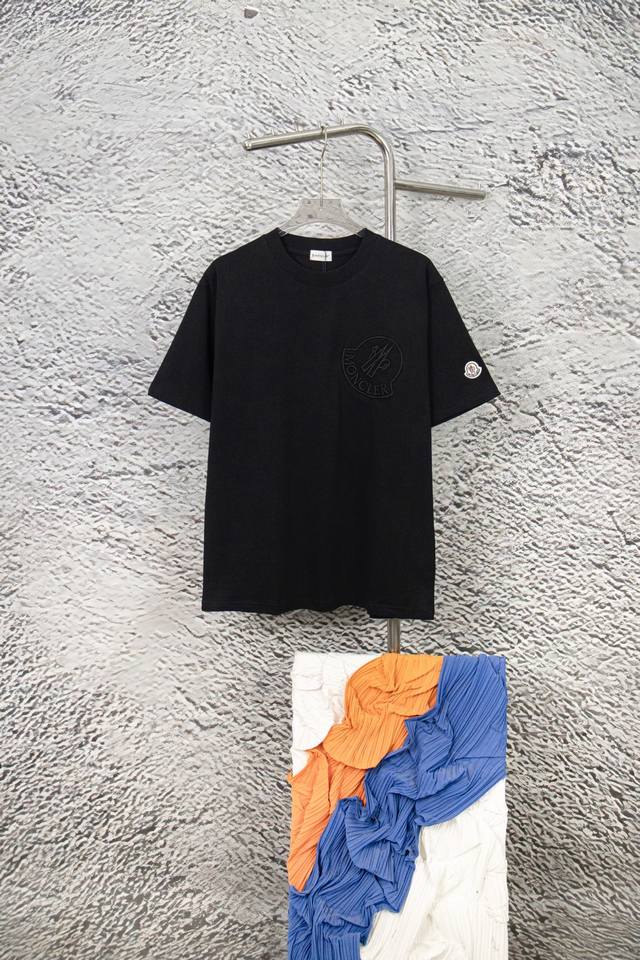 Style number: Y141 Moncler short-sleeved T-shirt with 3D three-dimensional prec