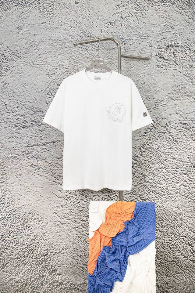 Style number: Y141 Moncler short-sleeved T-shirt with 3D three-dimensional prec