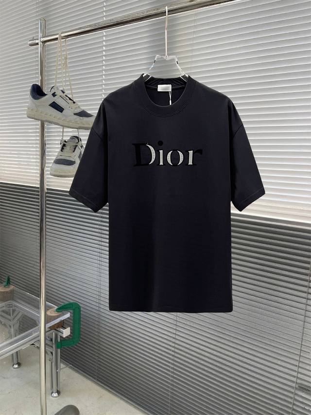 Arrived on the same day, ready for immediate delivery. Dior exclusive first-tim