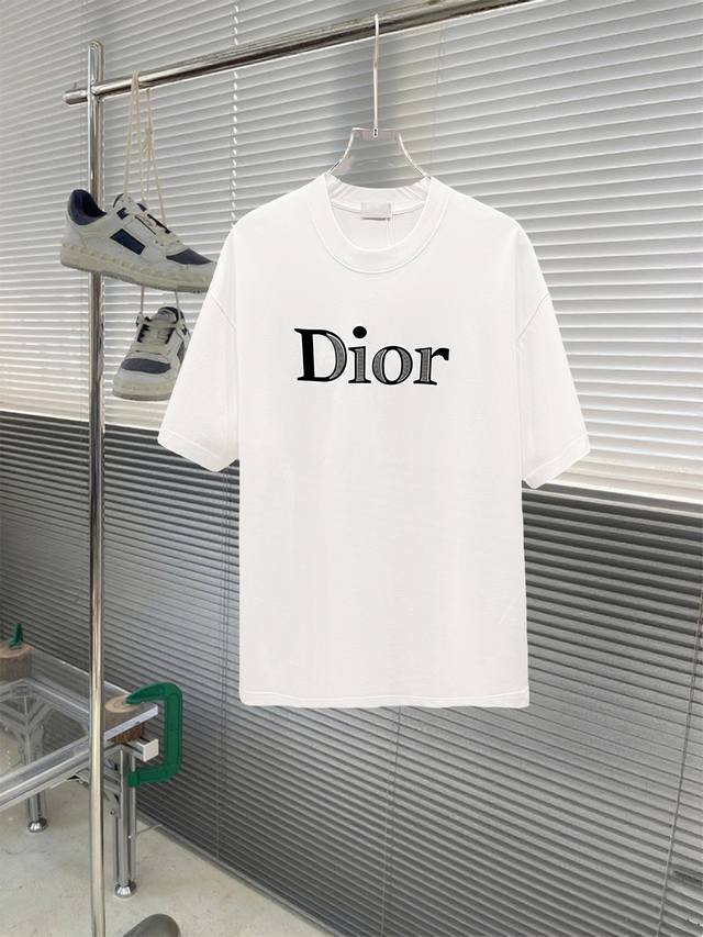 Arrived on the same day, ready for immediate delivery. Dior exclusive first-tim