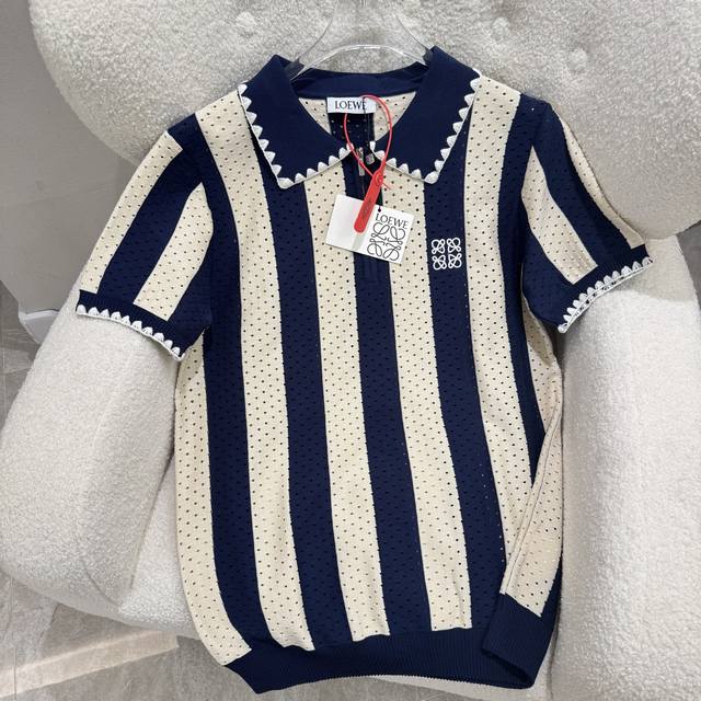 LoeweDiamond jacquard designSelected ultra-fine high-quality yarnContains goat s