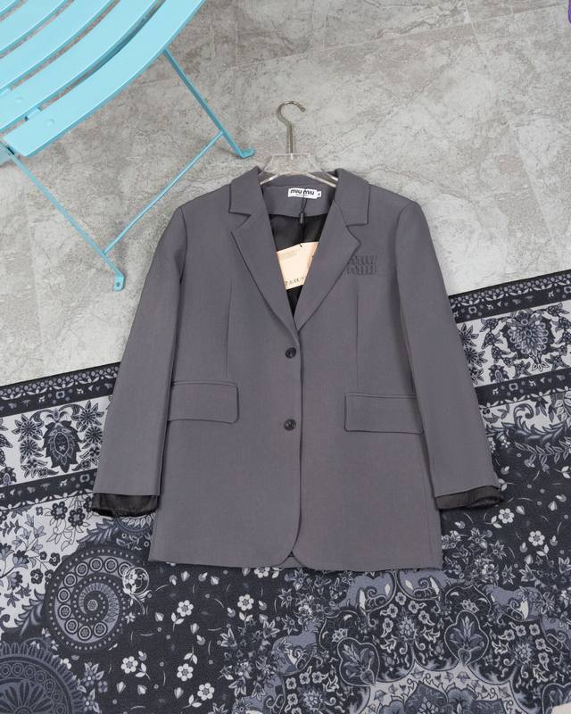 model M613 Miumiu Miumiu patchwork suit The style is very good and comes with s