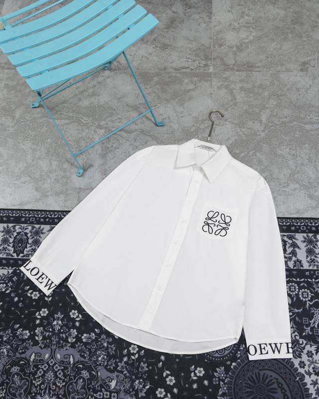 Style M681 Loewe Loewe's new embroidered logo shirt is made of custom fabrics,