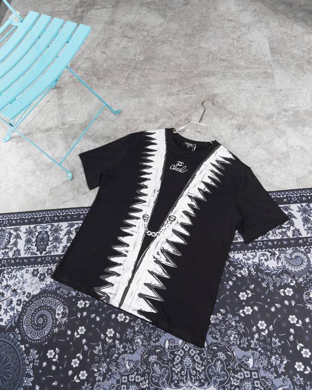 model M212 Chanel 100 Chanel Chanel's new hand-painted graffiti short-sleeved T