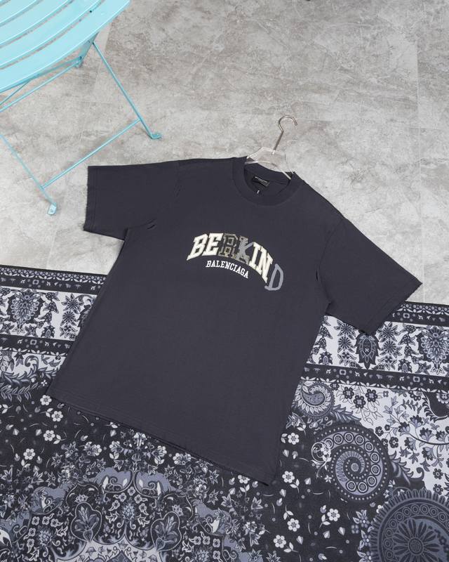 Style M75 Paris short sleeve 110 Balenciaga letter logo graffiti. Toothbrush em