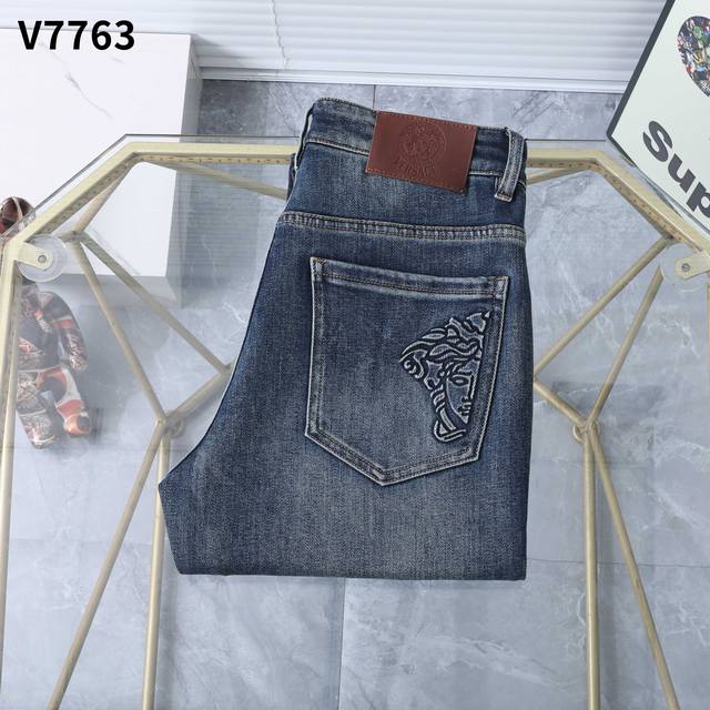 New autumn and winter jeans Model number: V7763 Size: 29-42 Business version: s
