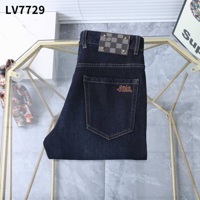 New autumn and winter jeans Model number: Lv7729 Size: 29 to 42 Business versio