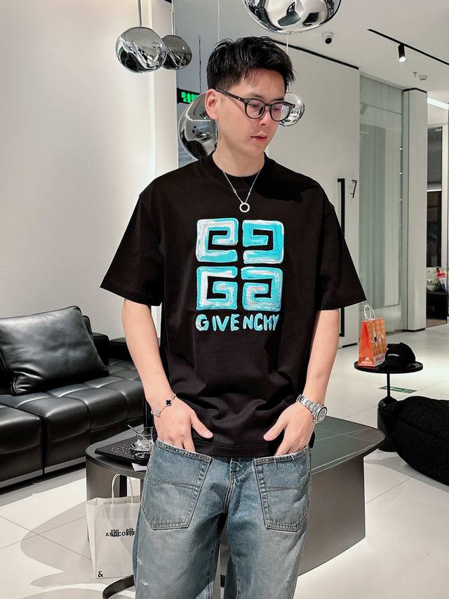 Givenchy 2025 Spring and Summer New Releases Newest Short-sleeved Round Neck T-
