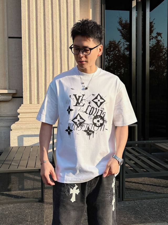 Lv 2025 Spring and Summer New Releases, the Latest Short-sleeved Round Neck T-sh