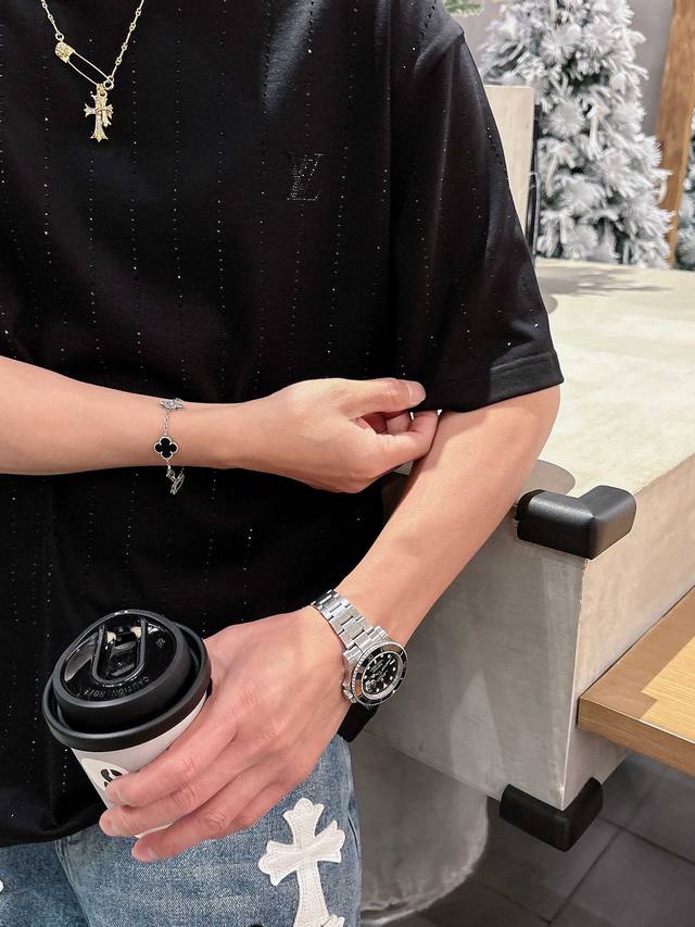 Lv 2025 Spring and Summer New Release Counter Latest Short Sleeve Round Neck T-s