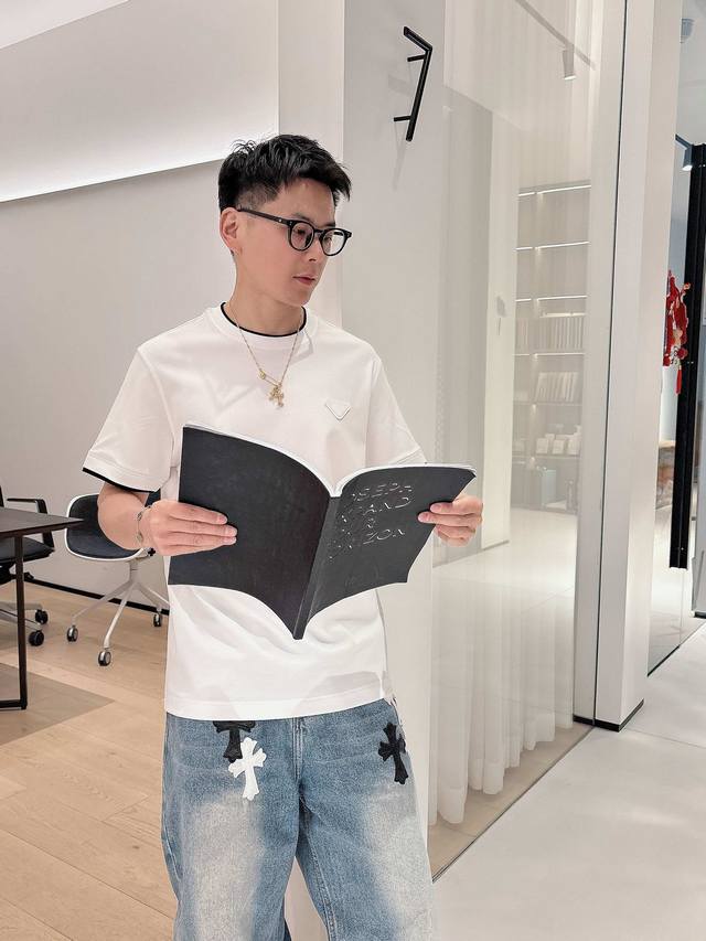 Prada 2025 Spring and Summer New Releases Newest Short-sleeved Round Neck T-shi