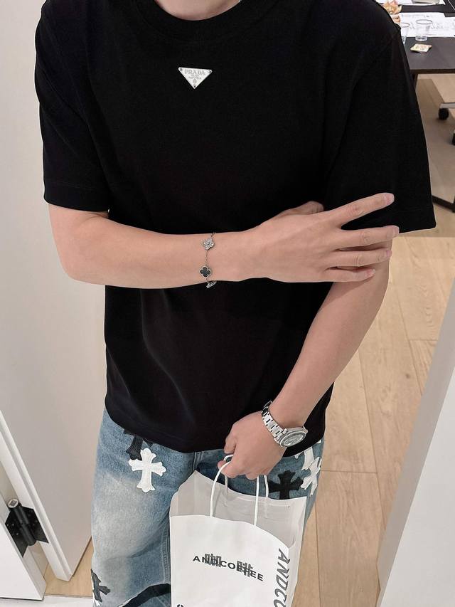 Prada 2025 Spring and Summer New Releases Newest Short-sleeved Round Neck T-shi