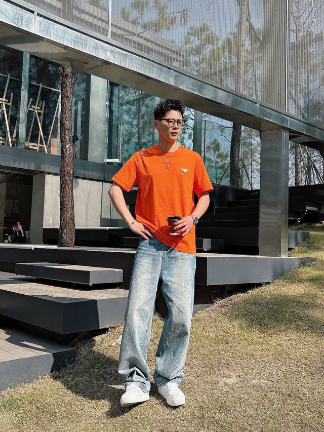 Prada 2025 Spring and Summer New Releases Newest Short-sleeved Round Neck T-shi