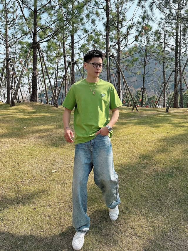 Prada 2025 Spring and Summer New Releases Newest Short-sleeved Round Neck T-shi