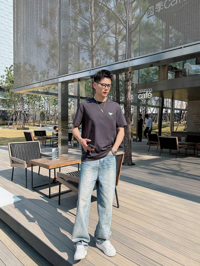 Prada 2025 Spring and Summer New Releases Newest Short-sleeved Round Neck T-shi