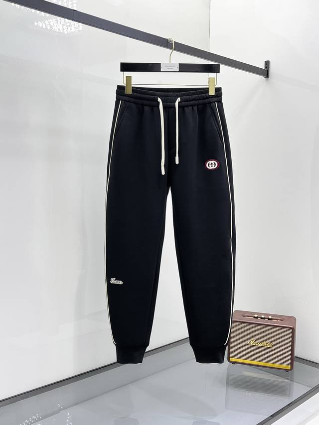 Gucci's top-quality 2025 spring and summer new casual pants! Available on the of