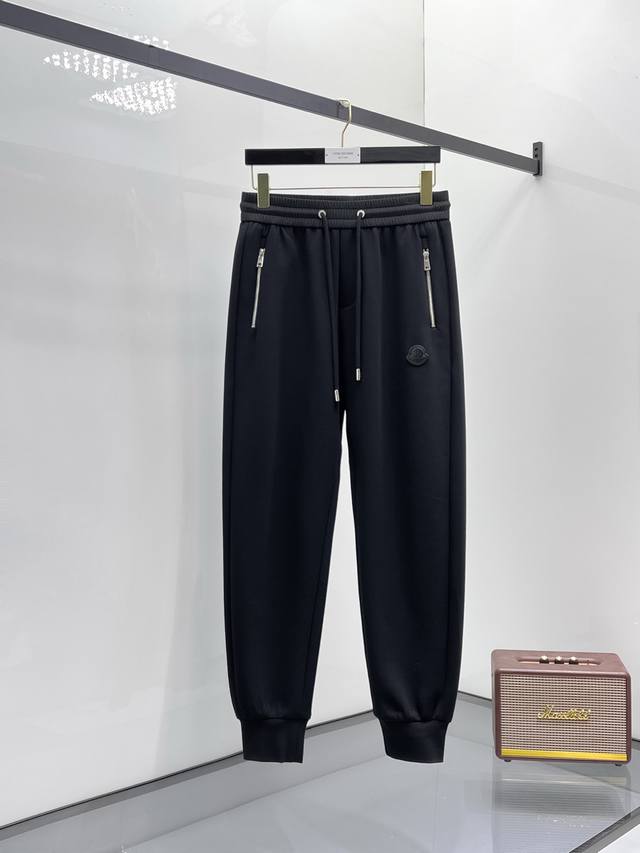 Moncler's top-quality 2025 spring and summer new casual pants! Available on the