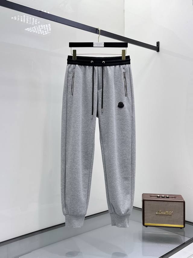 Moncler's top-quality 2025 spring and summer new casual pants! Available on the