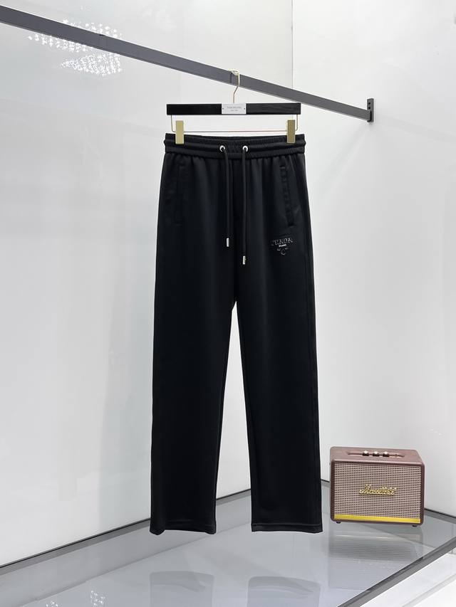 Prada's top-quality 2025 spring and summer new casual pants! Available on the o