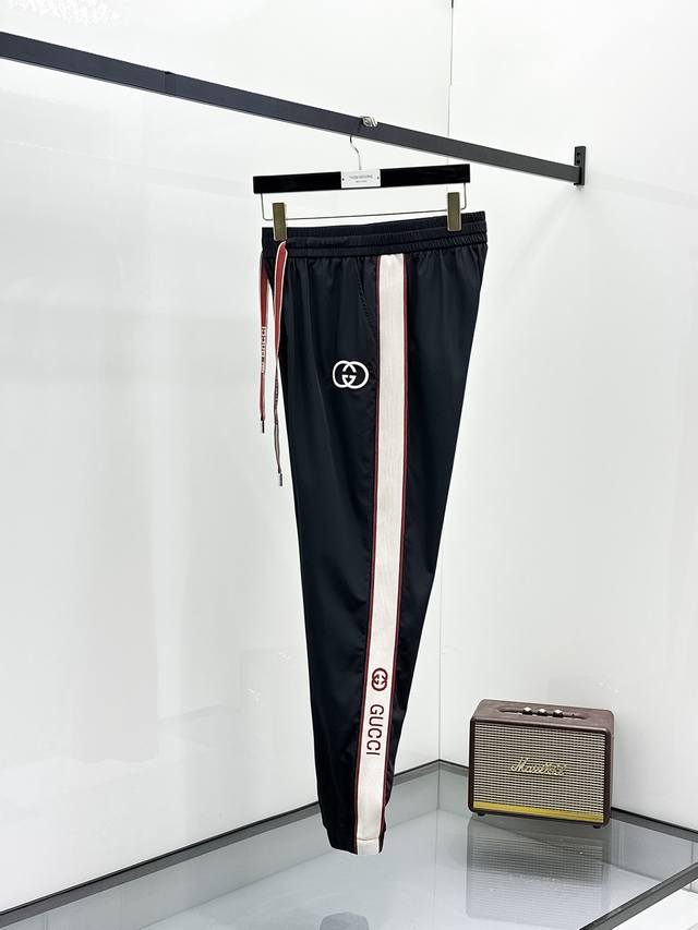 Gucci's top-quality 2025 spring and summer new casual pants! Available on the of