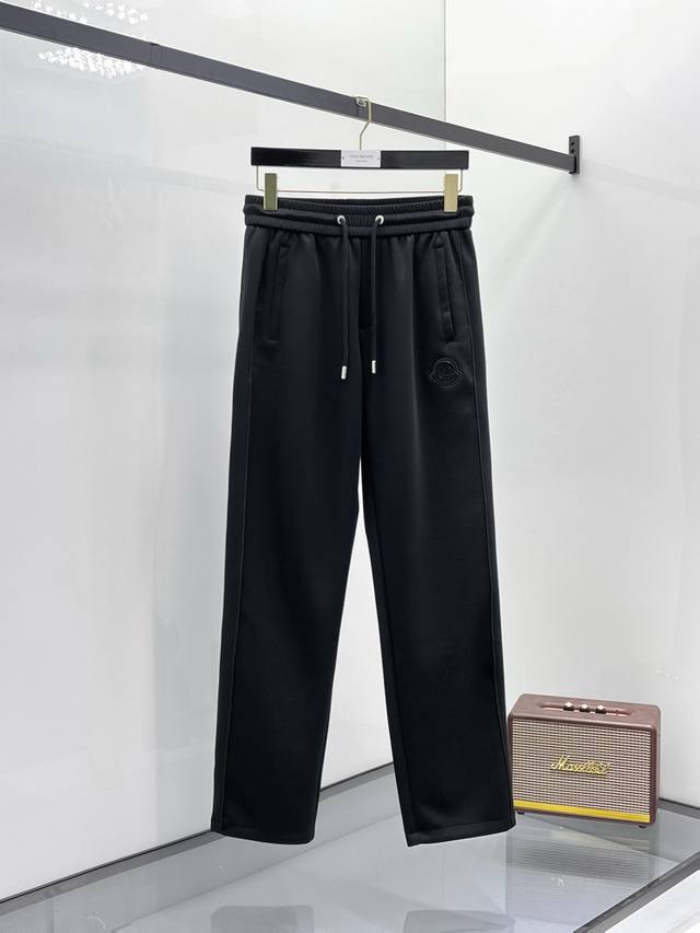 Moncler's top-quality 2025 spring and summer new casual pants! Available on the