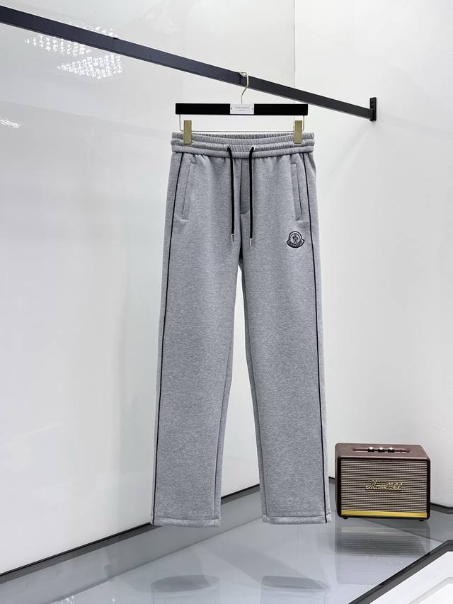Moncler's top-quality 2025 spring and summer new casual pants! Available on the