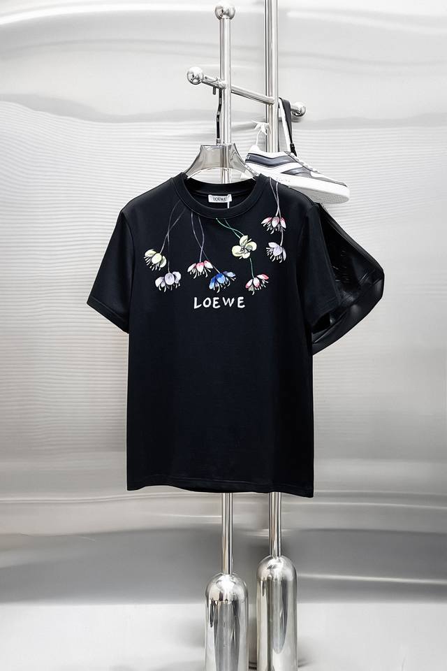 Lo Loewe couture fabrics 2025 spring and summer new products are on the market.