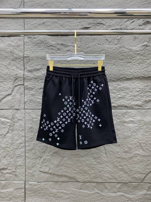 Lv 2025 Spring and Summer new men's casual shorts high-end goods simple, stylish