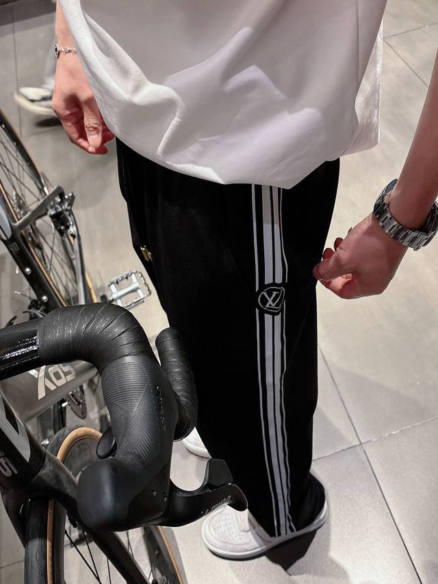 L's 2025 early autumn new casual pants are on sale on the official website. The