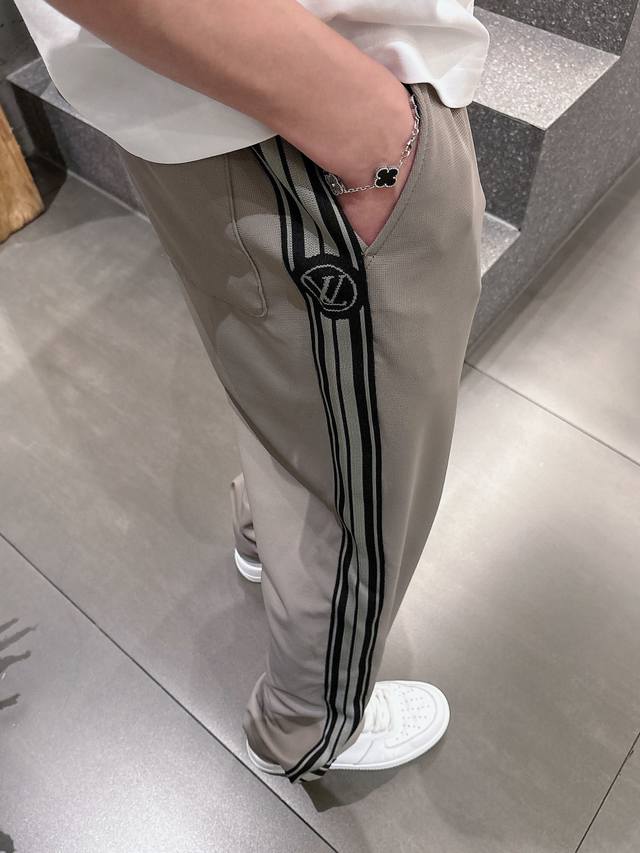 L 2025 Early Autumn new casual pants are on sale on the official website. The br