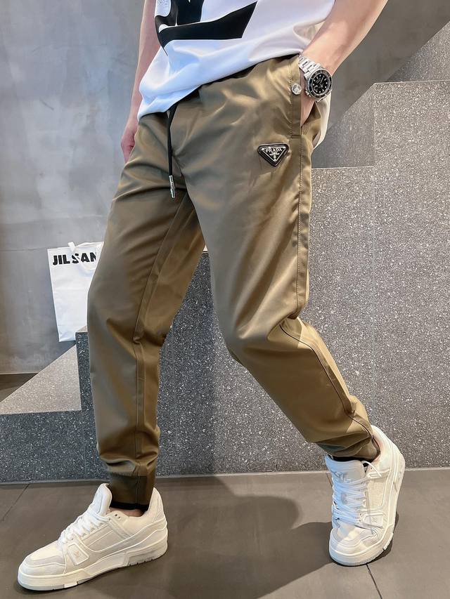 P's latest classic casual sweatpants. High-end quality logo uses the brand's cla