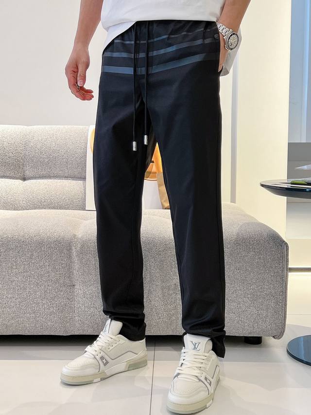 Prada, men's casual pants The latest model has an invincible upper body shape! Y