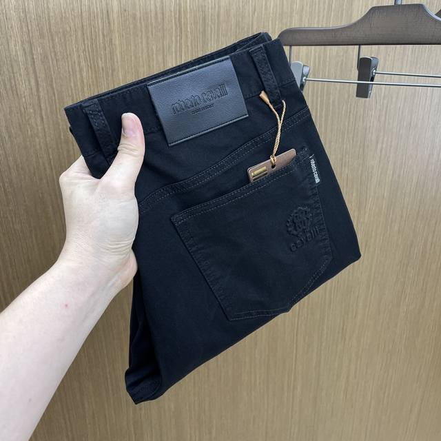 New Rc 2540 Spring and Summer new casual jeans are on sale on the official webs