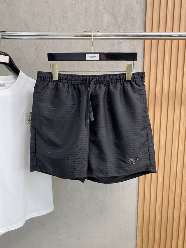 Prada 2025 Spring and Summer new casual shorts! Available on the official websi