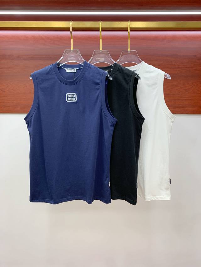 Miumiu25Ss New vest with reinforced threads on the collar and cuffs, not easy to
