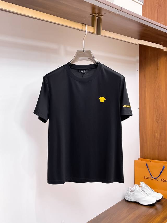 Versace 2025 Spring and Summer new models first release at the counter, the late